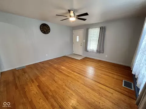 Living - 1913 Lee St, Columbus, IN 47201 photo 1 of 3