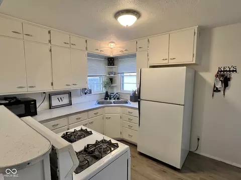 Kitchen - 1913 Lee St, Columbus, IN 47201 photo 1 of 2