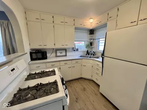 Kitchen - 1913 Lee St, Columbus, IN 47201 photo 2 of 2