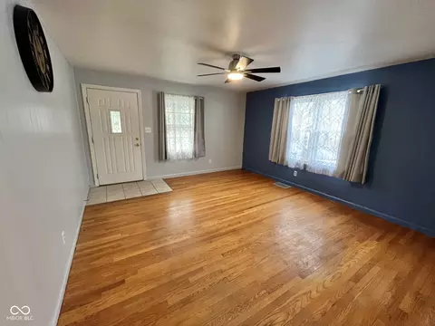Living - 1913 Lee St, Columbus, IN 47201 photo 3 of 3