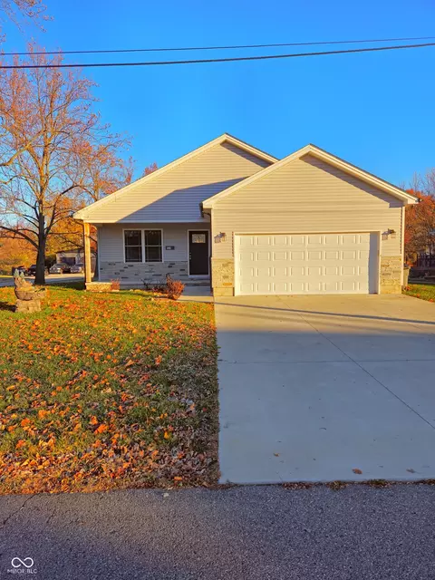 914 W 5th St, Seymour, IN 47274