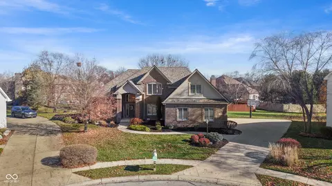10523 Hollowood Ct, Fishers, IN 46038