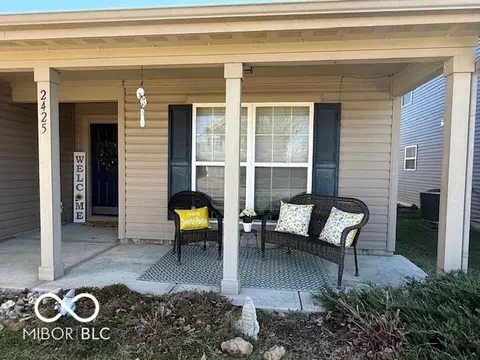 2425 Bristol Dr, Franklin, IN 46131 photo 2