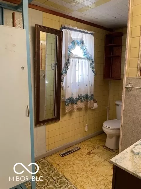 Bath - 113 11th St, Covington, IN 47932 photo 1 of 5