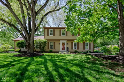 10214 E Lakeshore Dr, Carmel, IN 46033
