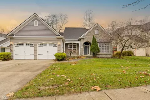 3901 Terrace Woods Dr, Columbus, IN 47201