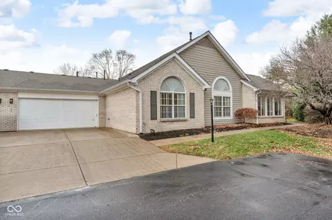 7330 Lake Lakota Pl, Indianapolis, IN 46217