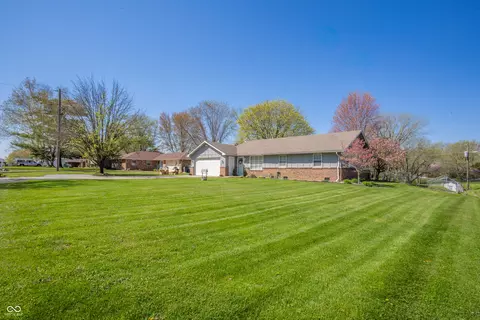 5567 S Cladwell Dr, Pendleton, IN 46064 photo 3