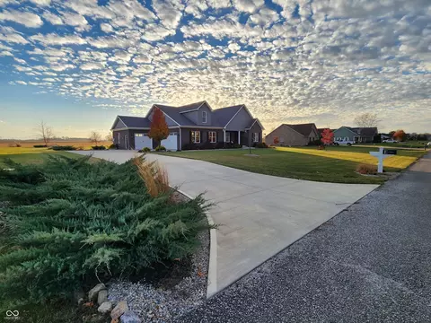 6177 E Holes Crossing Dr, Crawfordsville, IN 47933