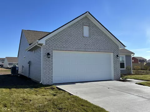 8096 Camellia Ln, Pendleton, IN 46064 photo 2