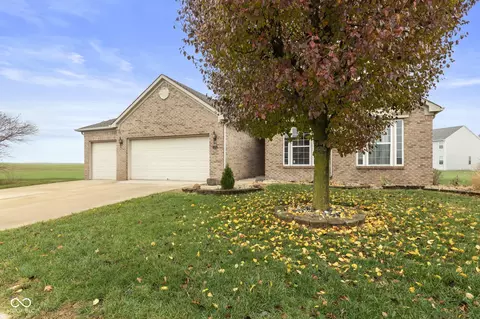 2209 Leeward Ct, Greenwood, IN 46143