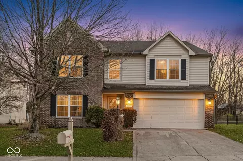 18826 Long Walk Ln, Noblesville, IN 46060
