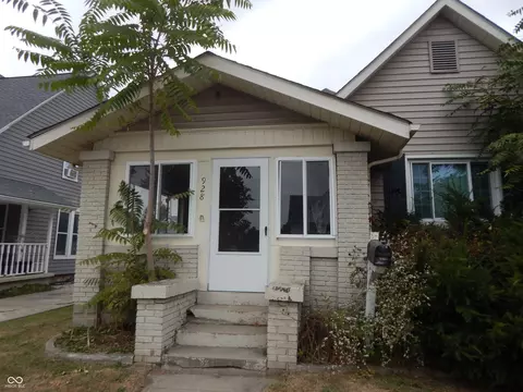 928 S A St, Elwood, IN 46036