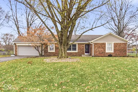 7102 W Meadows Ln, Greenfield, IN 46140