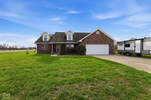 1027 S Teresa Dr, Martinsville, IN 46151