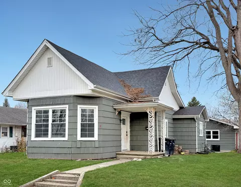 806 S 17th St, Elwood, IN 46036