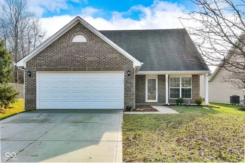 559 Genisis Dr, Whiteland, IN 46184