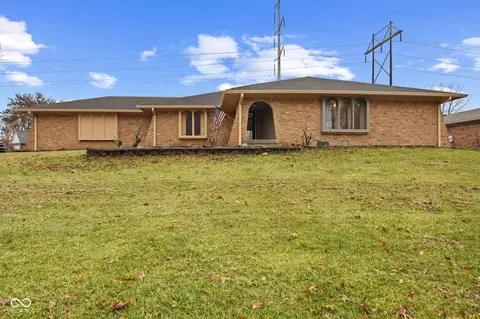 482 S Restin Rd, Greenwood, IN 46142