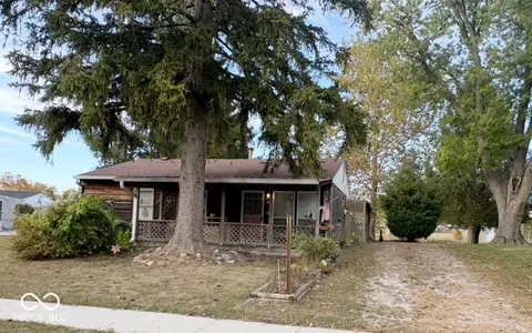 1102 Fairlane Dr, Lebanon, IN 46052
