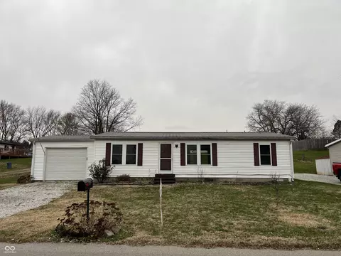 1525 Shelby St, Shelbyville, IN 46176