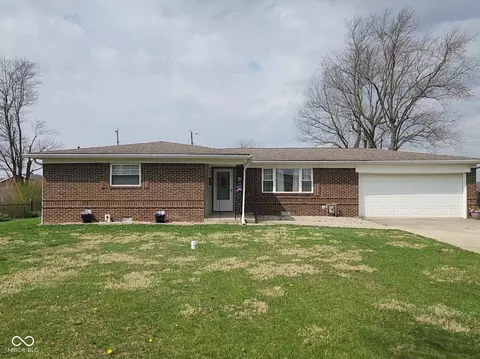 58 N Eastern Village Dr, Greenfield, IN 46140