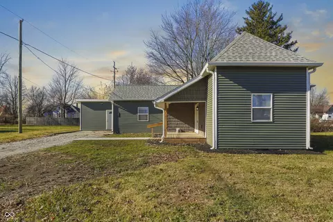 206 N Main St, Kempton, IN 46049
