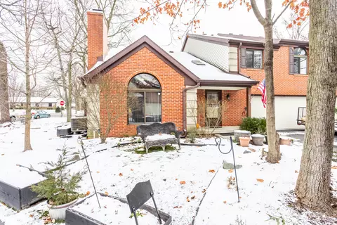9224 Golden Woods Dr, Indianapolis, IN 46268
