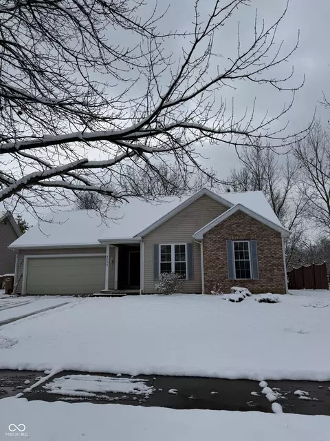 5849 Regency Dr, Columbus, IN 47203