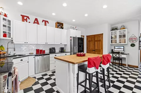 Kitchen - 3270 S County Road 475 E, Plainfield, IN 46168 photo 2 of 3