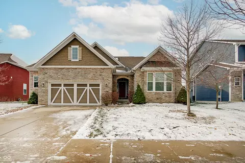 765 Canberra Blvd, Westfield, IN 46074