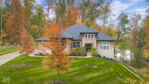 5059 Oak Ridge Trl, Columbus, IN 47201