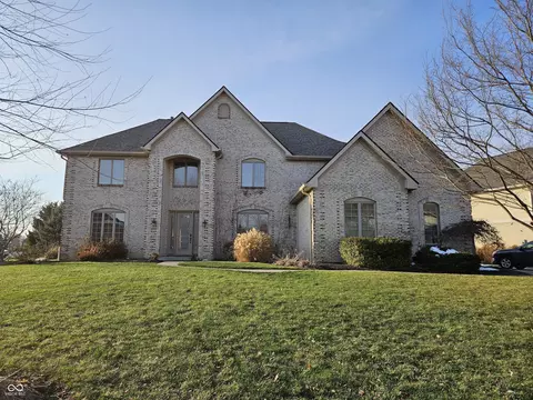 10461 Tavarez Ct, Fortville, IN 46040