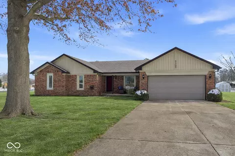 1105 Fox Trail Dr E, New Palestine, IN 46163