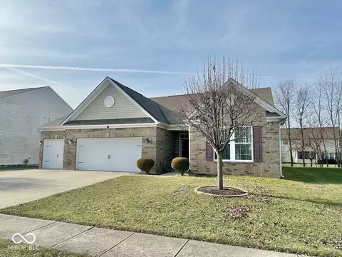 1566 Valdarno Dr, Greenwood, IN 46143