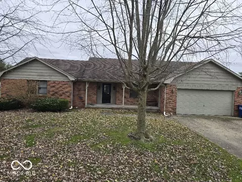 913 Oak Park Dr, Shelbyville, IN 46176