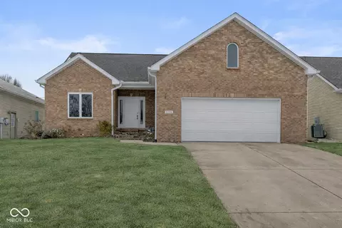 6206 Regency Dr, Columbus, IN 47203