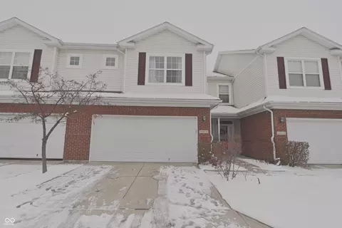 10915 Perry Pear Dr, Zionsville, IN 46077
