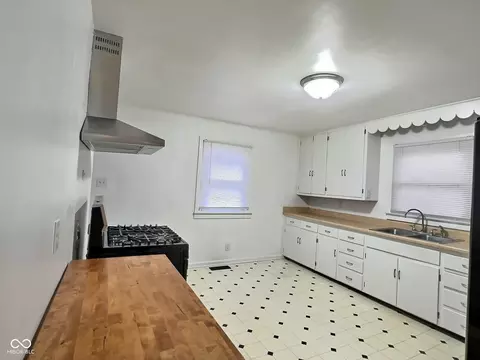 Kitchen - 2003 Gilmore St, Columbus, IN 47201 photo 1 of 3