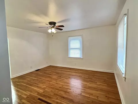 Living - 2003 Gilmore St, Columbus, IN 47201 photo 4 of 4