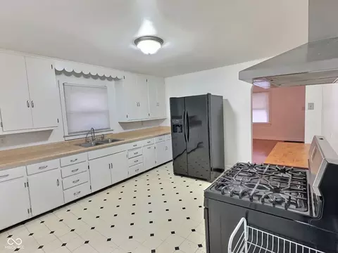 Kitchen - 2003 Gilmore St, Columbus, IN 47201 photo 3 of 3