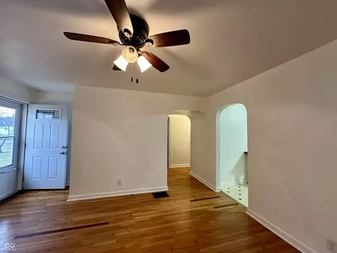 Living - 2003 Gilmore St, Columbus, IN 47201 photo 2 of 4