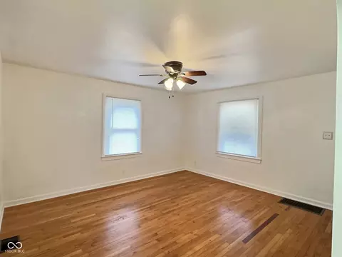 Living - 2003 Gilmore St, Columbus, IN 47201 photo 3 of 4