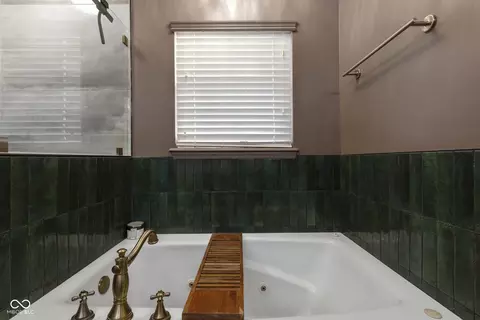 Bath - 4103 Andrew Dr, Floyds Knobs, IN 47119 photo 2 of 7