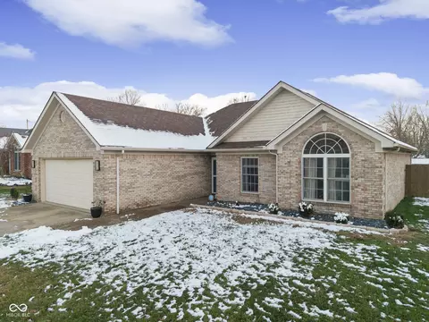 Exterior - 4103 Andrew Dr, Floyds Knobs, IN 47119 photo 3 of 7