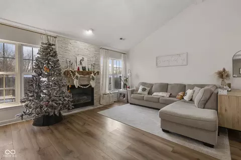 Living - 4103 Andrew Dr, Floyds Knobs, IN 47119 photo 1 of 3