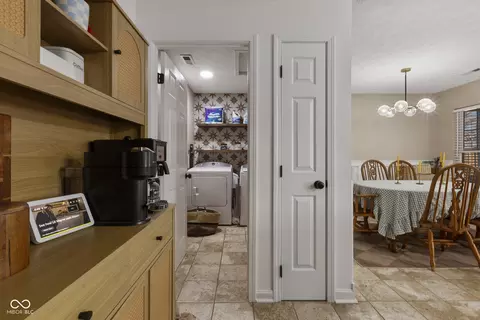 Entry Way - 4103 Andrew Dr, Floyds Knobs, IN 47119 photo 2 of 4