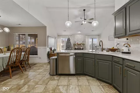 Kitchen - 4103 Andrew Dr, Floyds Knobs, IN 47119 photo 3 of 3