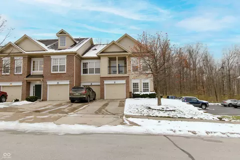 1597 Lacebark Dr #B, Greenwood, IN 46143