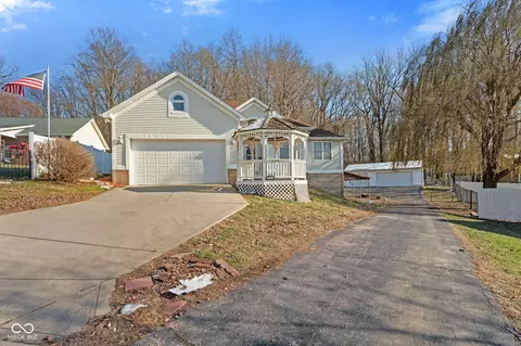 683 Parkside Dr, Martinsville, IN 46151