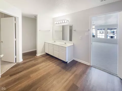 Bath - 2264 Edgewater Cir, Plainfield, IN 46168 photo 3 of 4